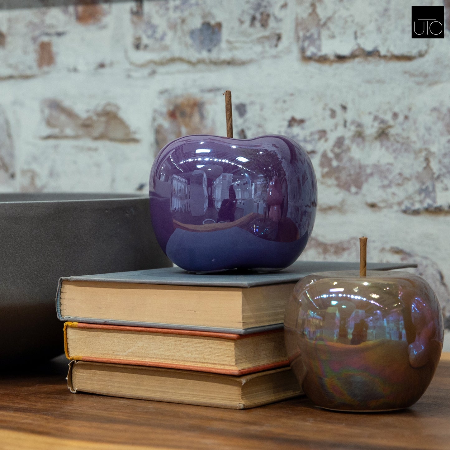 Sorrel Pearlescent Apple Decor