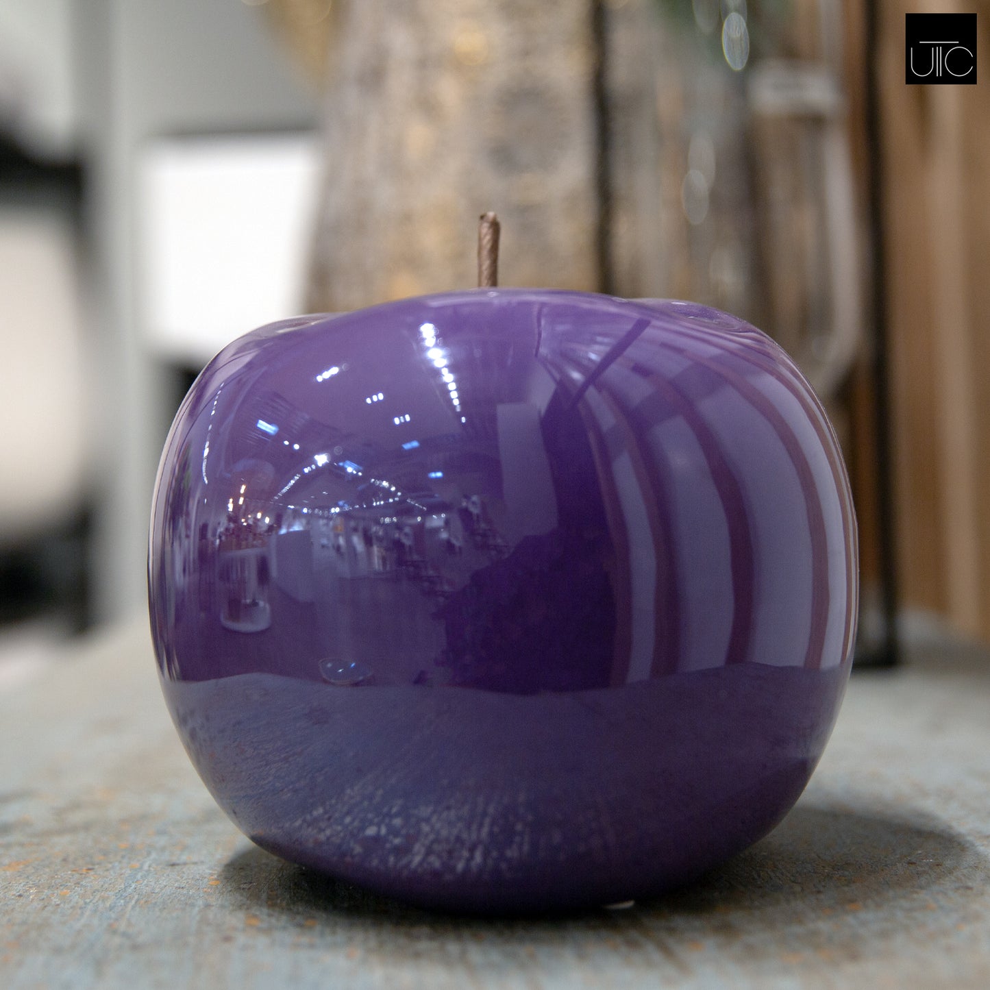 Sorrel Pearlescent Apple Decor