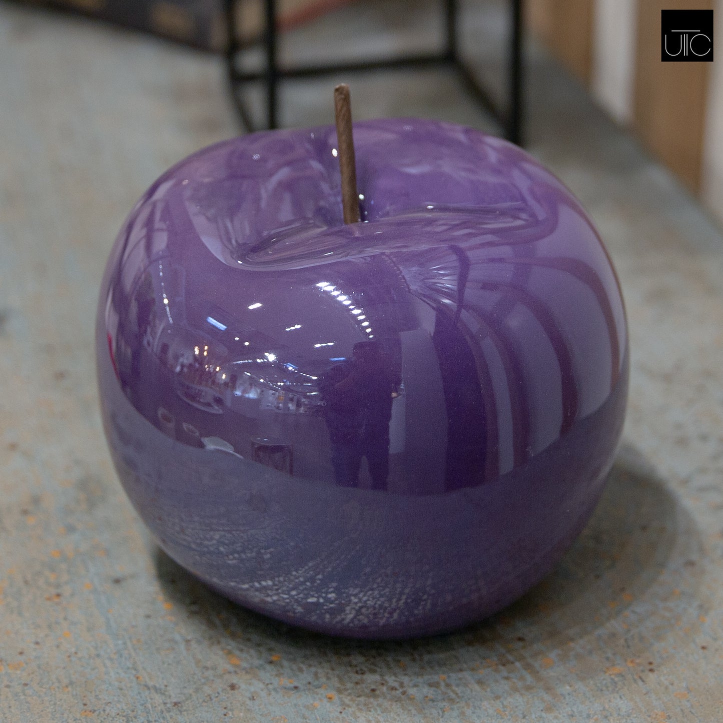 Sorrel Pearlescent Apple Decor